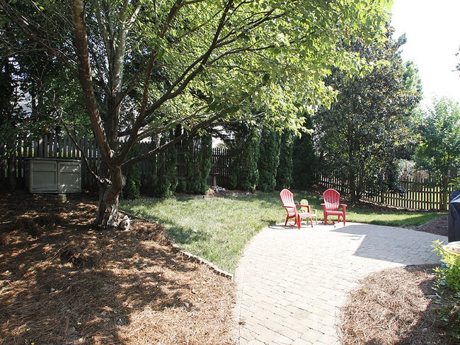 Building Photo - Beautifully Updated Home in Desirable Scho...