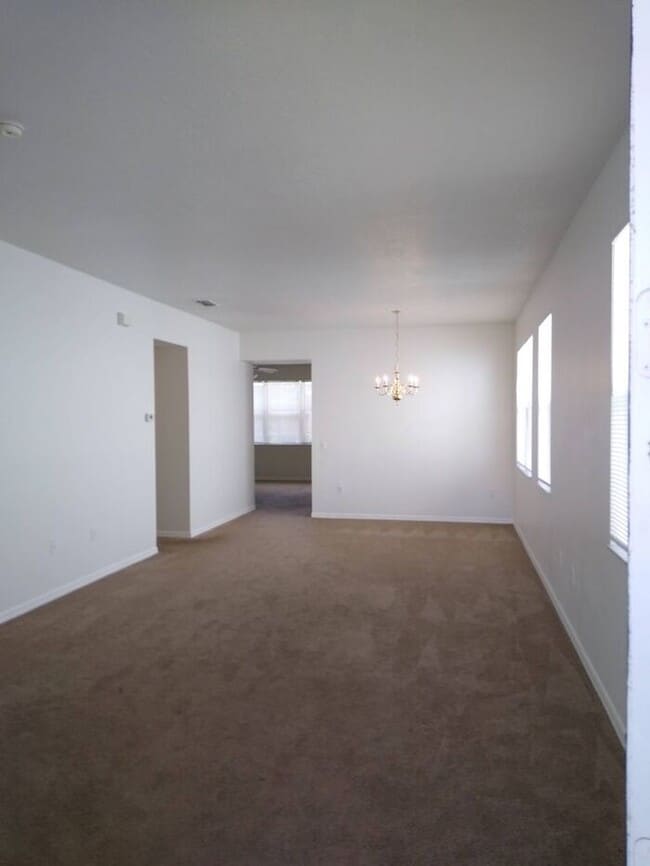 Building Photo - Somerset Community - Single family pool home in Remington