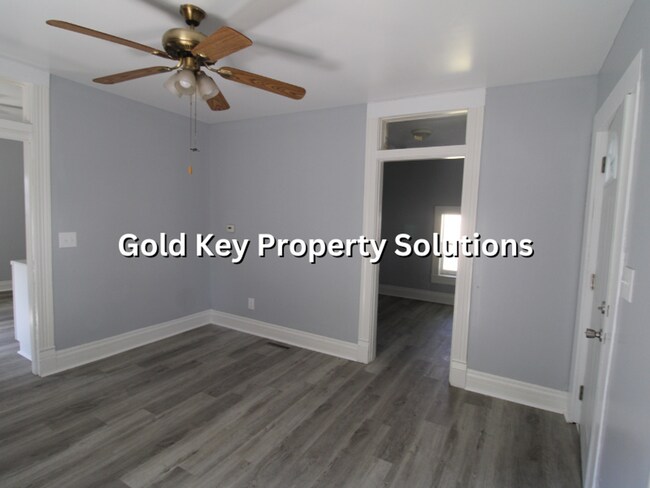 Building Photo - Nicely Updated 2 BR 1 BA House with New Fl...