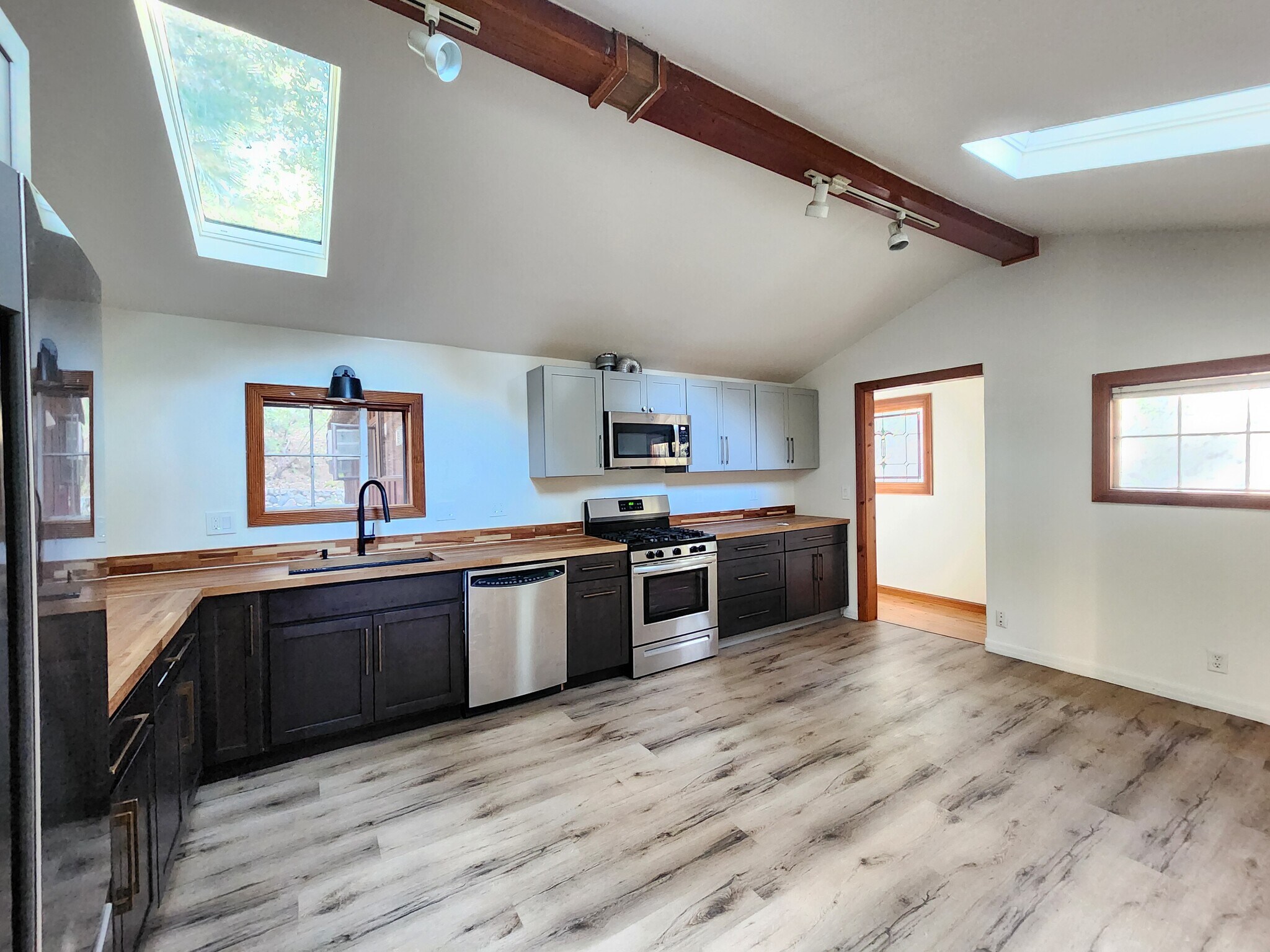 Building Photo - 9710 Mistletoe Rd