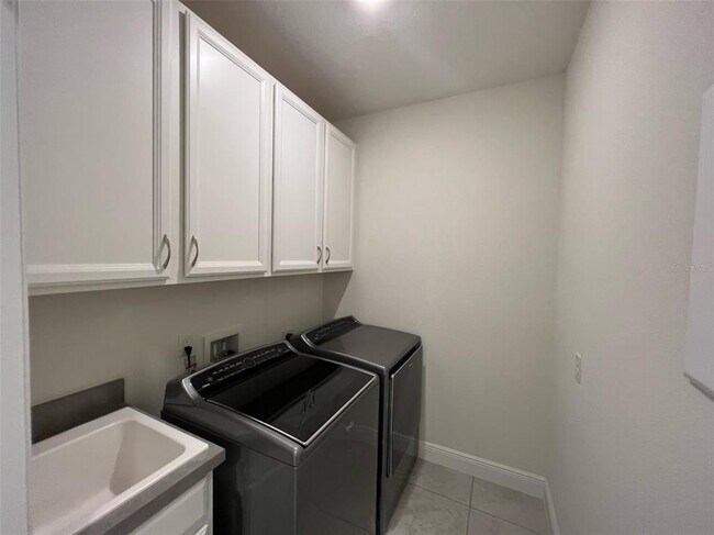 Building Photo - 8794 Crescendo Ave