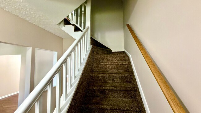 Building Photo - 451 Averill Ave