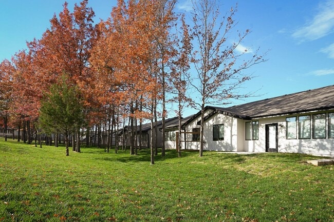 Building Photo - Stunning 2-bedroom, 2-bathroom, 2-car Townhome In Raymore MO