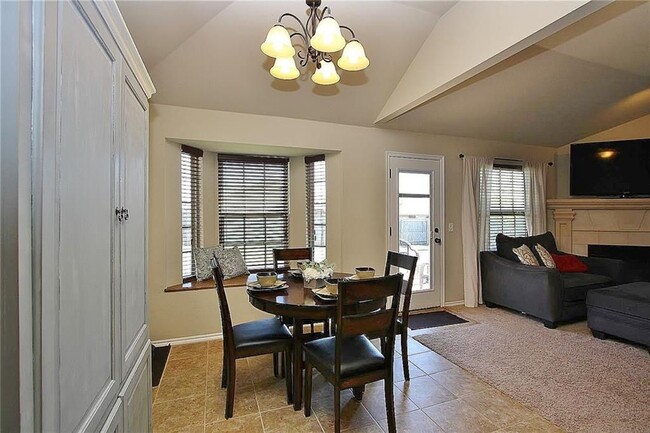 Building Photo - Gorgeous Home in Heritage Oaks with All Ap...