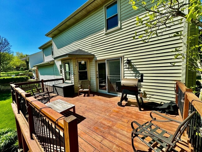 Building Photo - 4 Bedrooms with Finished Basement and Bonu...