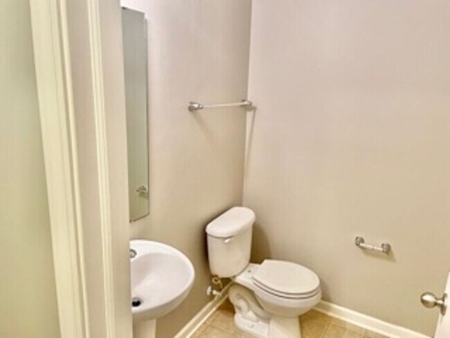 Building Photo - Spacious 3 Bedroom 2.5 bath in Camby!