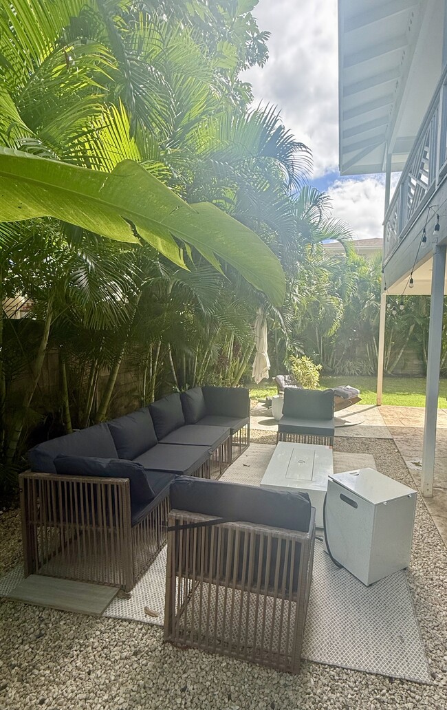 Building Photo - 41-875-875 Kalaniana?ole Hwy