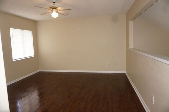 Building Photo - Beautiful 2/2 townhome located near NAS Jax