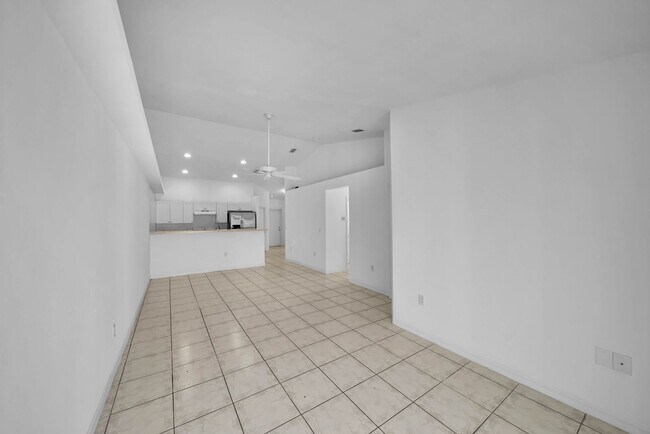 Building Photo - 1214 SE 24th Ave