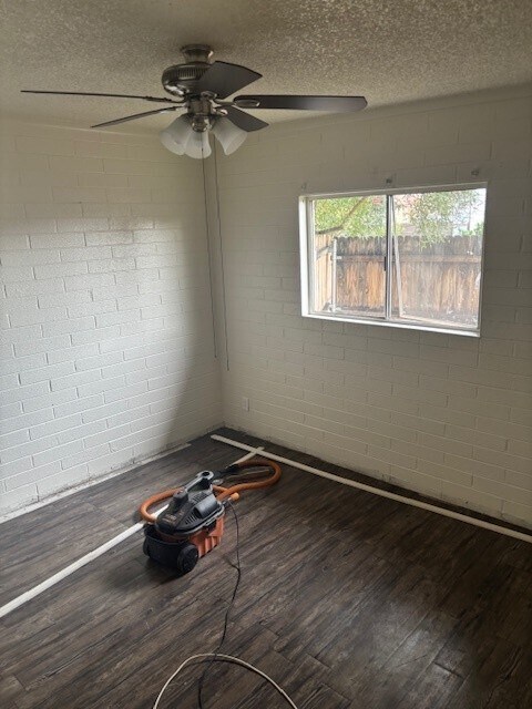 Building Photo - 1149 N April Cir