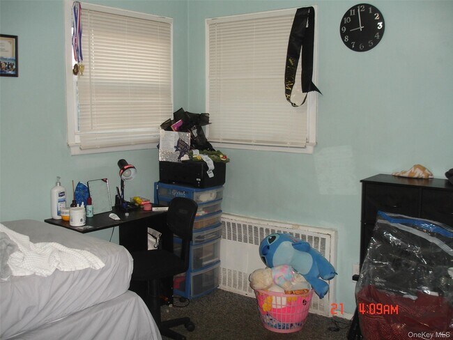 Building Photo - 17 Stewart Ave