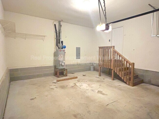 Building Photo - 400 Brierridge Dr