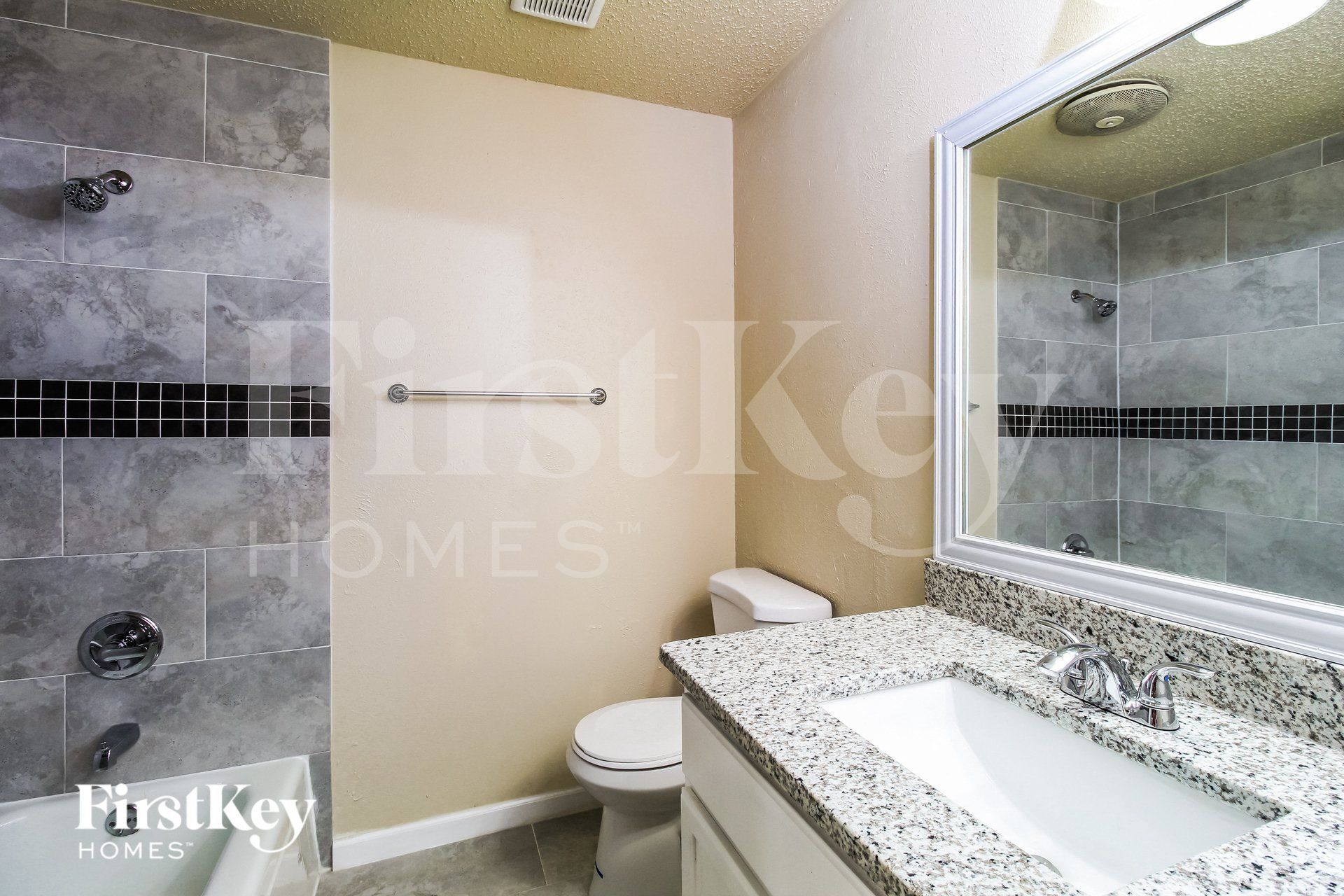 Building Photo - 2509 E Williamsburg Manor