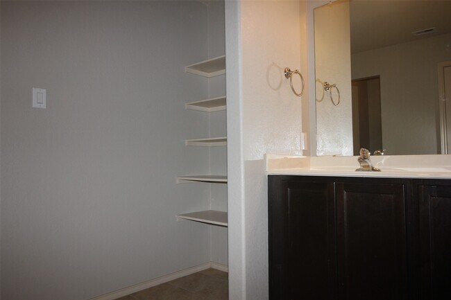 Building Photo - 7203 Basque Country Dr