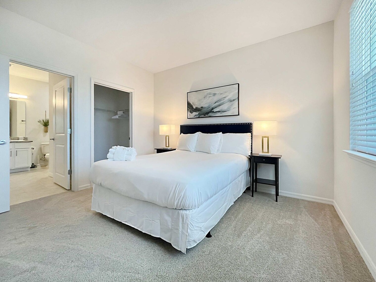 Building Photo - 1222 4th Ave E