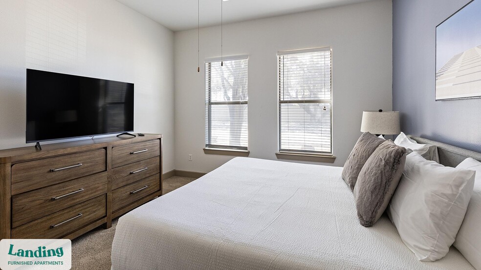 Building Photo - 5005 Galleria Dr