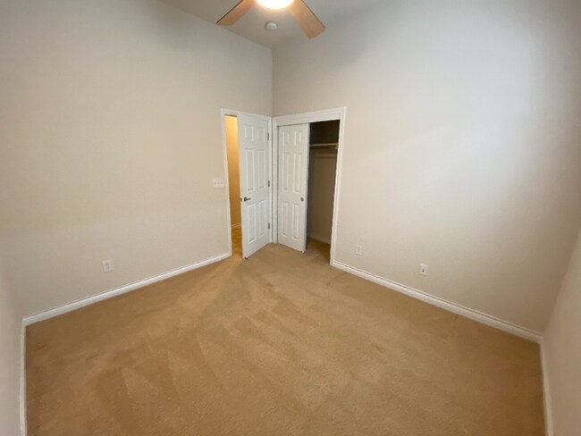 Building Photo - Available September! Beautiful and Spacious Home in Central Park!