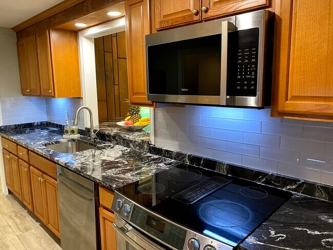 Building Photo - 15 Winchester Dr