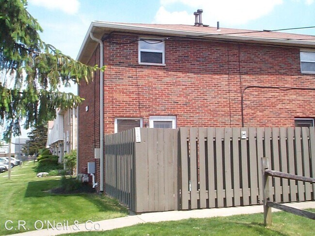 Building Photo - 2 br, 1 bath House - 5762 N. Pine Tree Str...