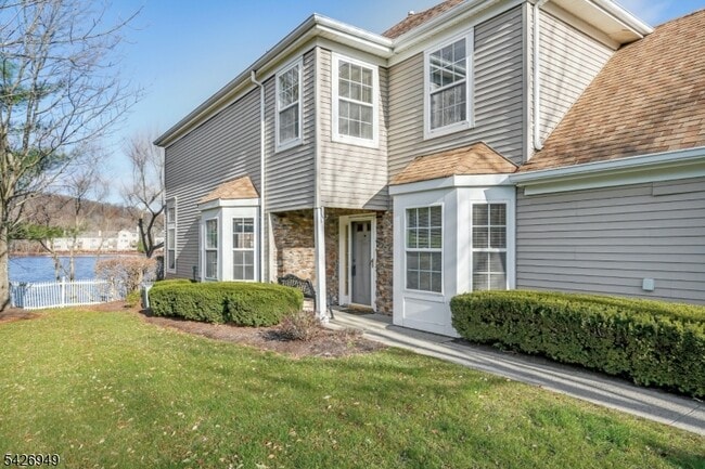 Building Photo - 16 Lagoon Way