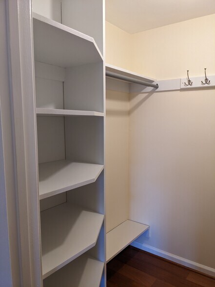 master closet - 12702 Veirs Mill Rd