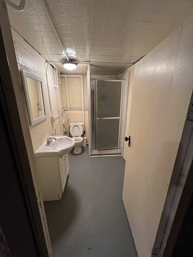 Building Photo - 220 N Graylynn Dr