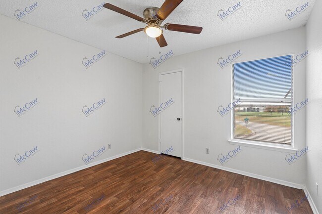 Building Photo - Cute 2/1 Unit in Fort Worth! **Move-in Spe...