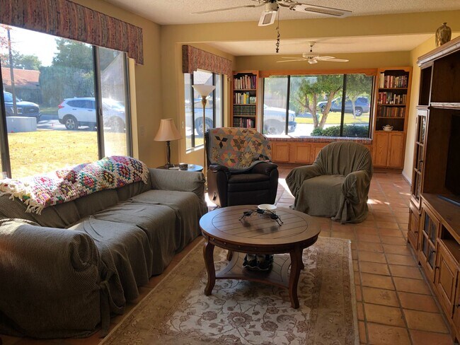 Building Photo - Lovely home with all the comforts of home. Short or Long term furnished term furnished or unfurni...