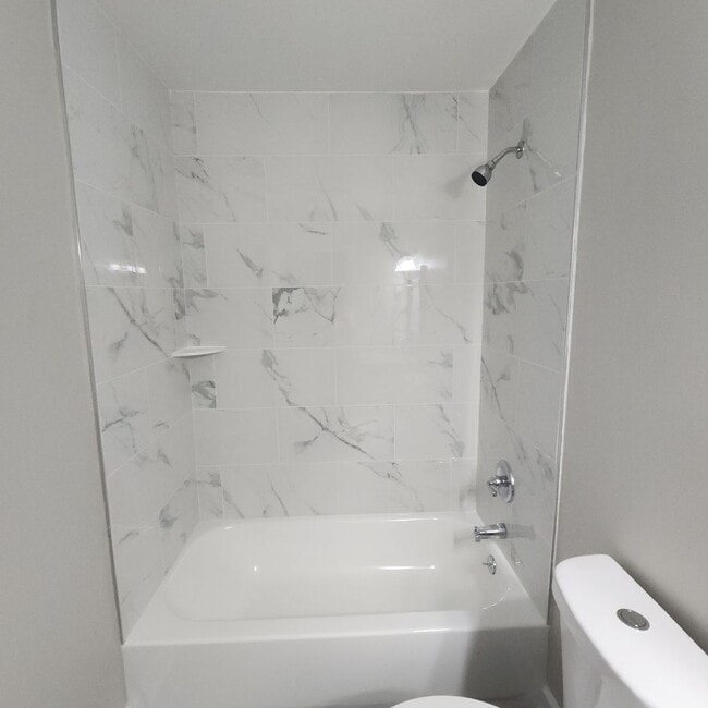 Building Photo - 2 Bedroom Townhouse Apartment FOR RENT in ...
