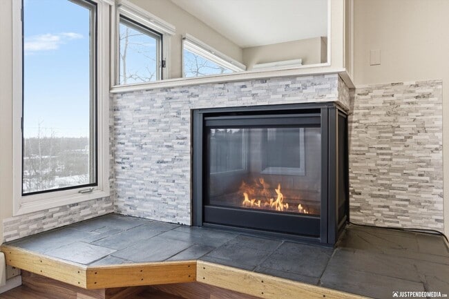 Building Photo - Downtown Living