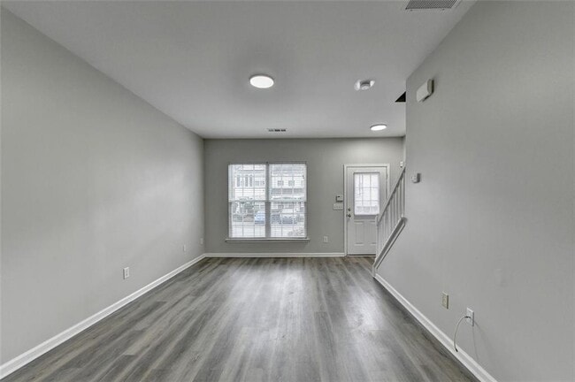 Building Photo - 903 Redwood Dr