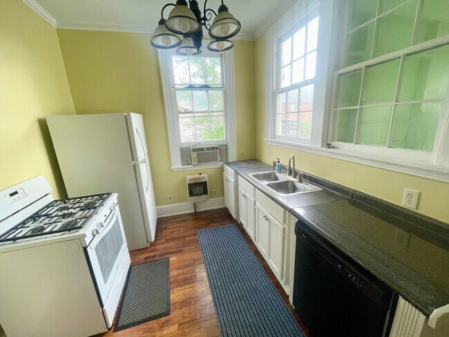 Building Photo - 828 N Jefferson St