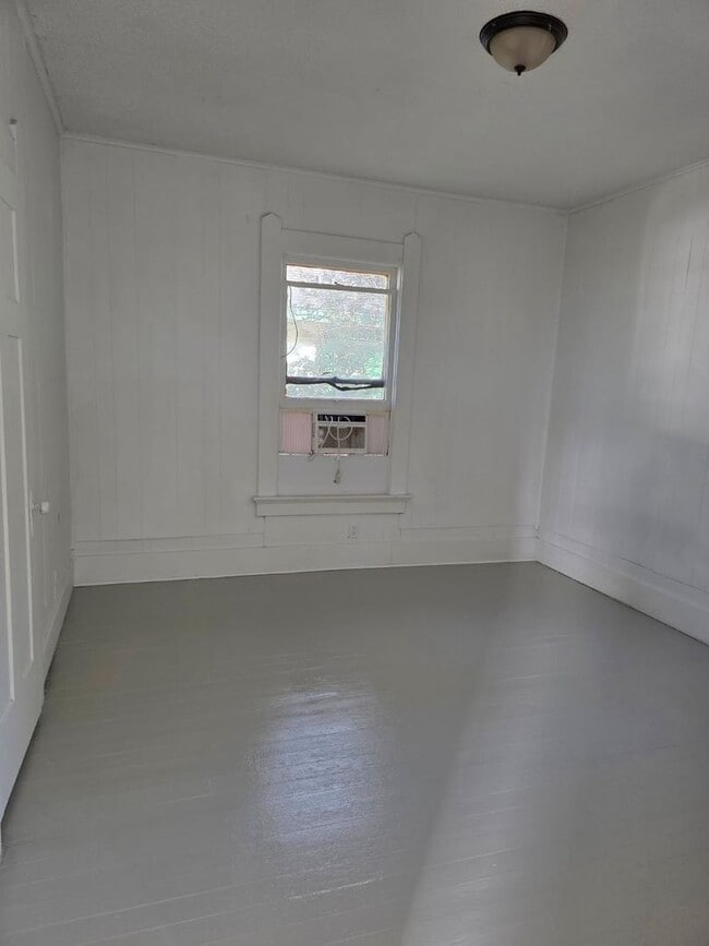 Building Photo - 3327 Procter St