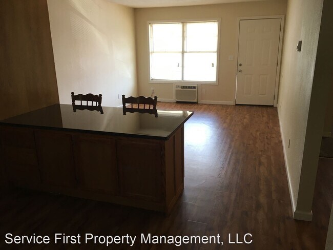 Building Photo - 214 W Austin St