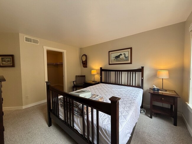 Building Photo - Fully Furnished 2 Bed 2 Bath Condo with Private Patio, 2 Gated Parking Spaces, Pool and Gym