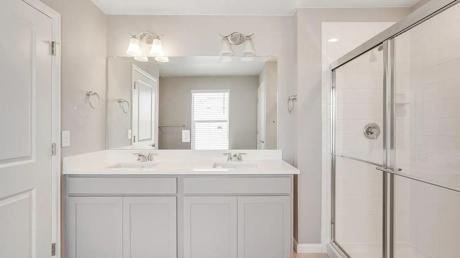 Master Bathroom - 14611 Beebalm Ave