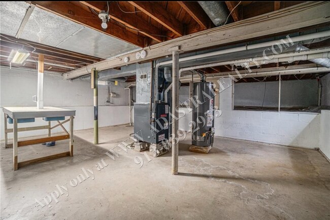 Building Photo - Cute 3 Bed 1 Bath Ranch Home in Raytown - ...