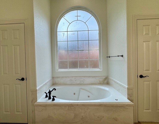 Building Photo - 601 Auburn St