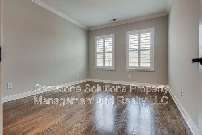 Building Photo - 3006 Hathaway St