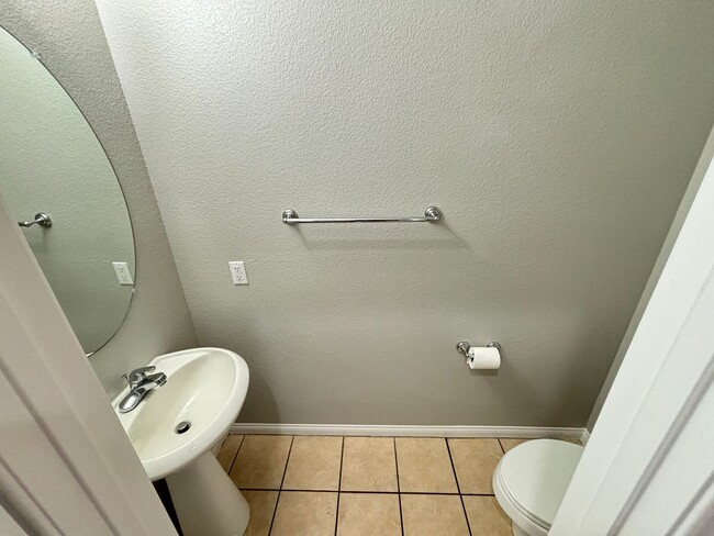 Building Photo - Beautiful 4Bed/3Bath/2Car home located between Summerlin/Providence area