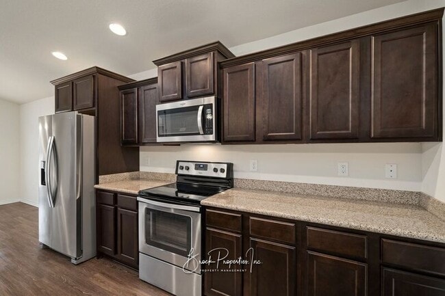 Building Photo - 5515 Peach Dr