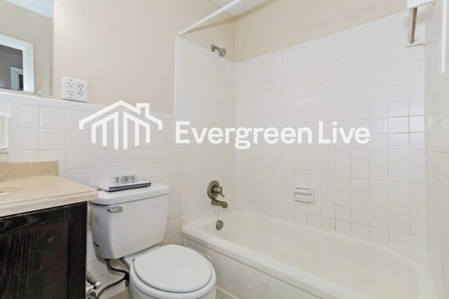 Building Photo - 859 Heatherstone Dr