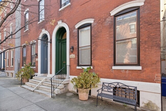 Building Photo - 2038 Wallace St