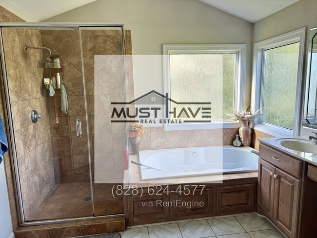 Building Photo - 2625 Rolling Ridge Dr