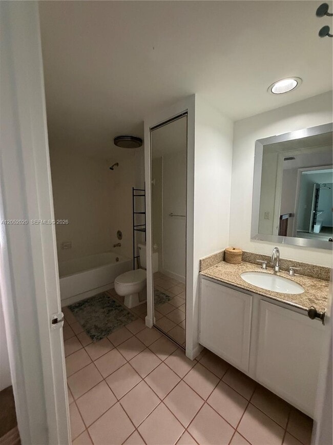 Building Photo - 2563 Camelot Ct