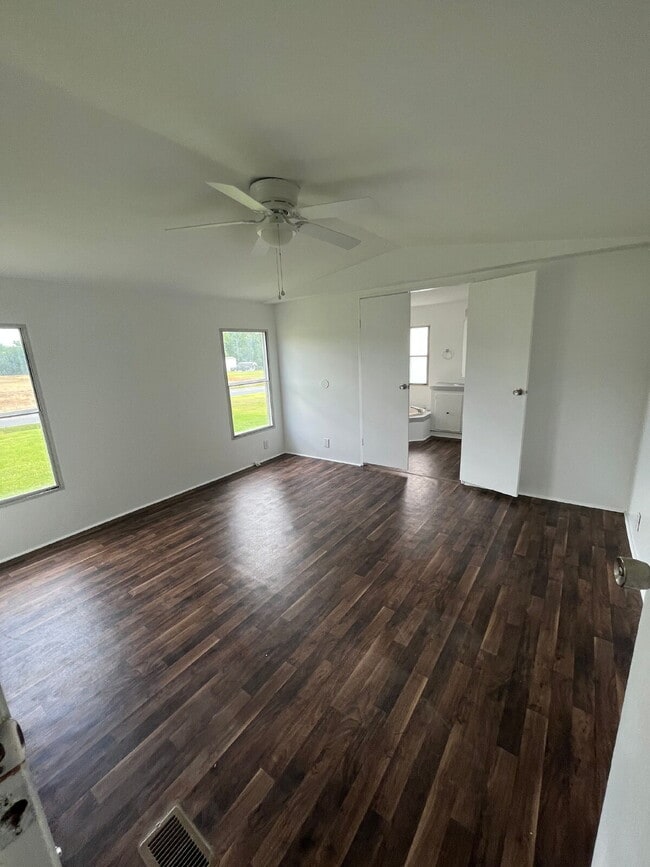 Building Photo - 2 BR, 2 BA single-wide in Pikeville *LAWN CARE INCLUDED*