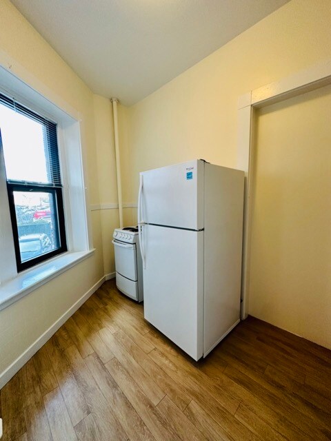 Building Photo - 504 Beacon St