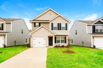 Building Photo - 2135 Southlea Dr