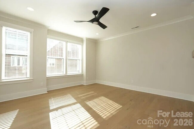 Building Photo - 1405 Kenilworth Ave