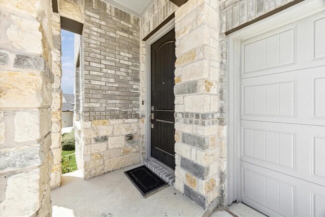 Building Photo - 806 Dayton Dr